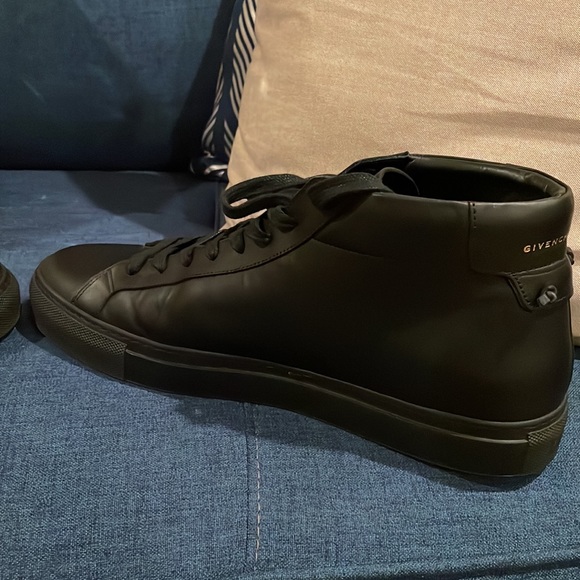 Slightly Used Shoes Great Condition size 43 - Picture 6 of 9